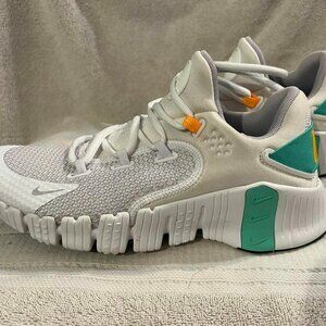 Size 8 - Nike Metcon 4